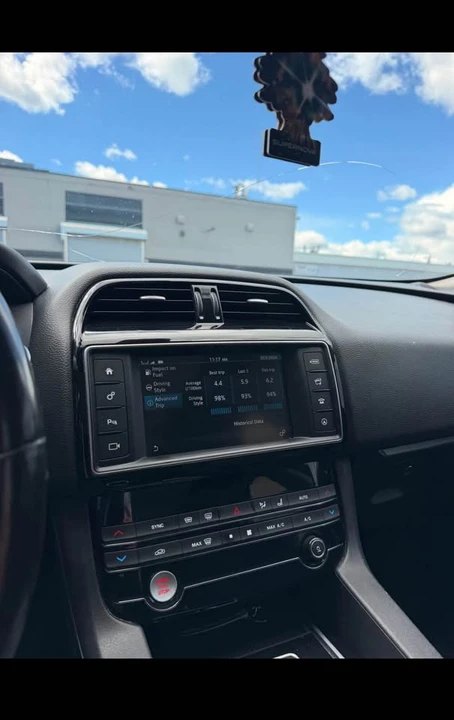 2017 Jaguar F-Pace - Image 5 of 7