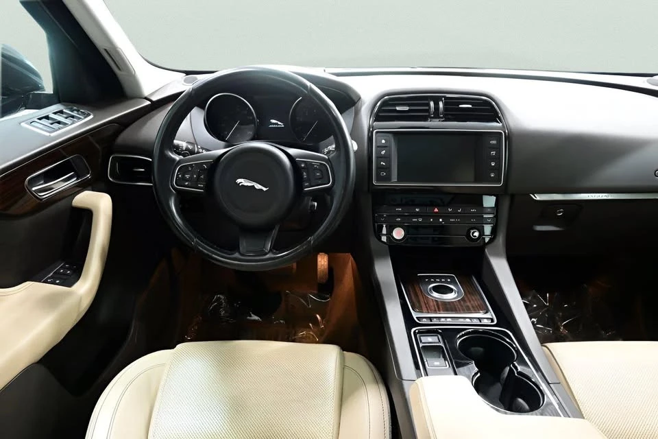 2017 Jaguar F-Pace - Image 11 of 20
