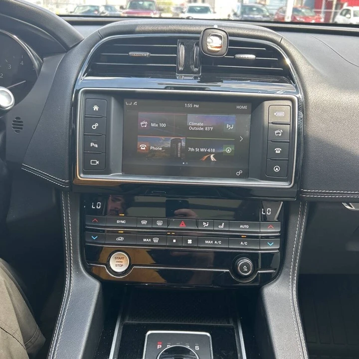 2017 Jaguar F-Pace - Image 16 of 20