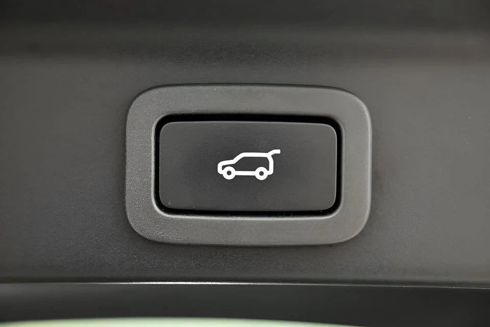 2017 Jaguar F-Pace - Image 17 of 20