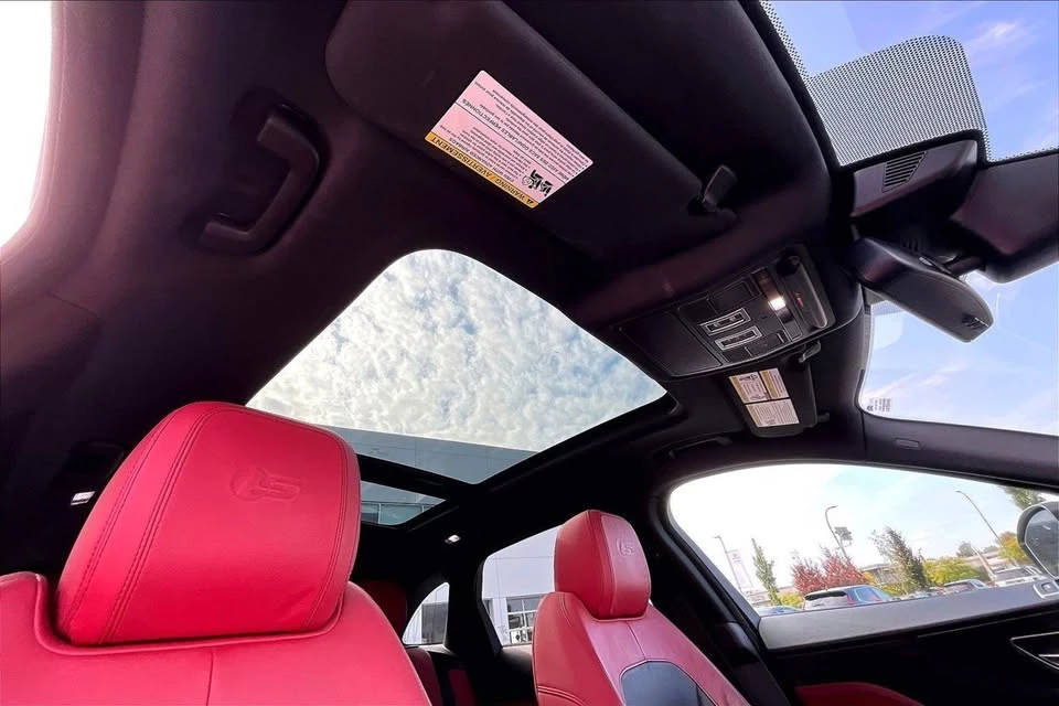 2017 Jaguar F-Pace - Image 8 of 20