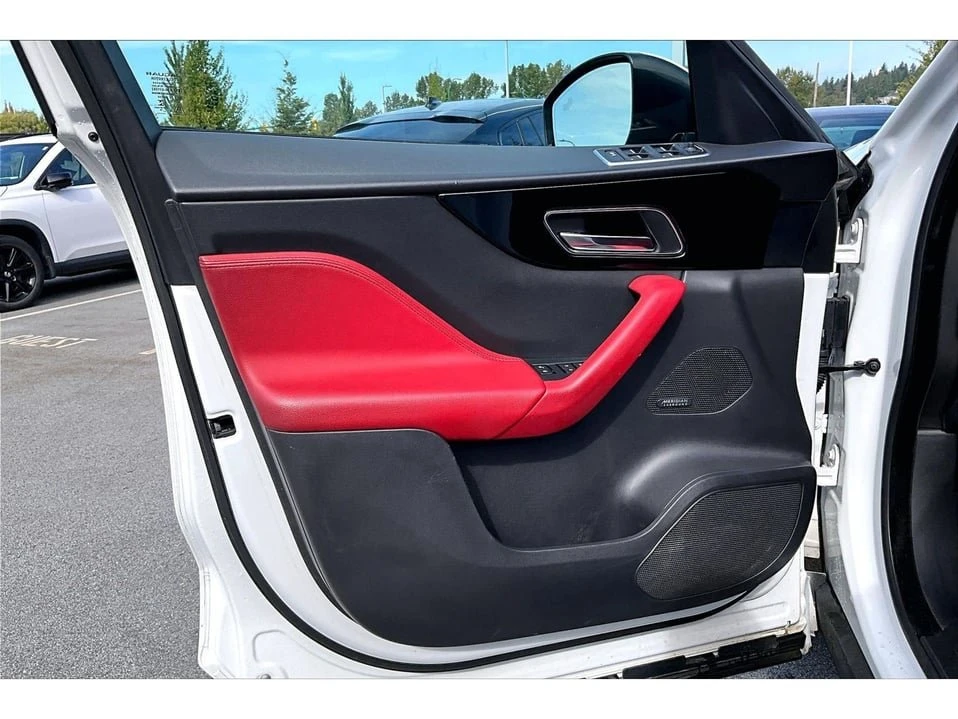 2017 Jaguar F-Pace - Image 7 of 20