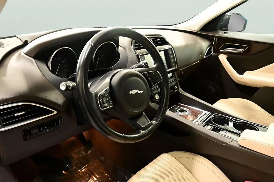 2017 Jaguar F-Pace - Image 10 of 20