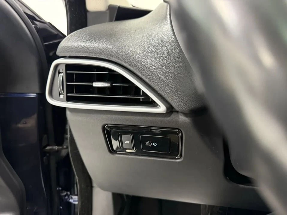 2017 Jaguar F-Pace - Image 17 of 20