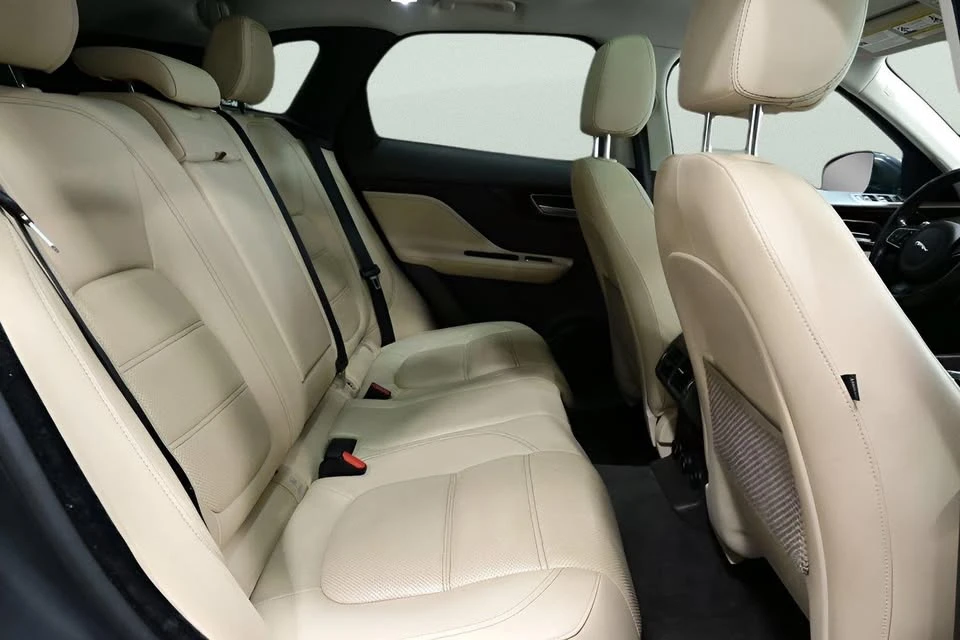 2017 Jaguar F-Pace - Image 19 of 20