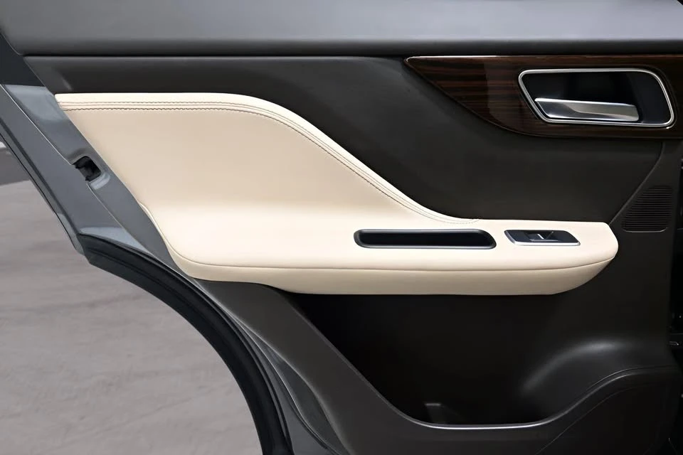 2017 Jaguar F-Pace - Image 13 of 20