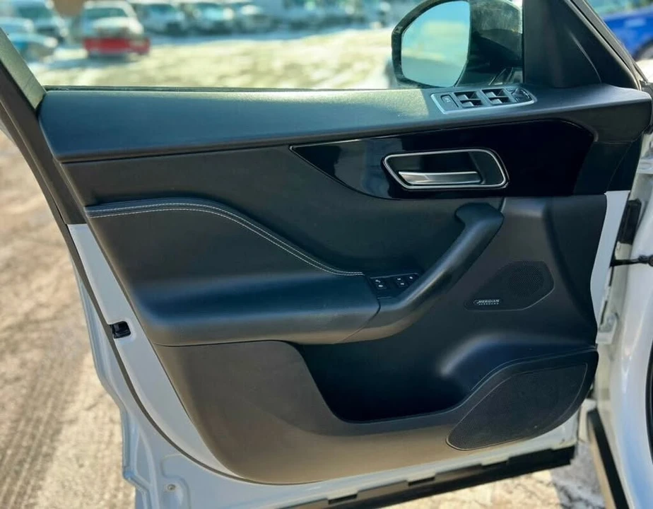 2017 Jaguar F-Pace - Image 15 of 20