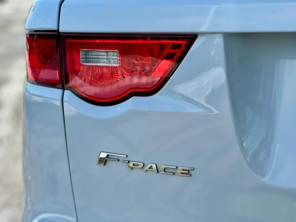 2017 Jaguar F-Pace - Image 10 of 20