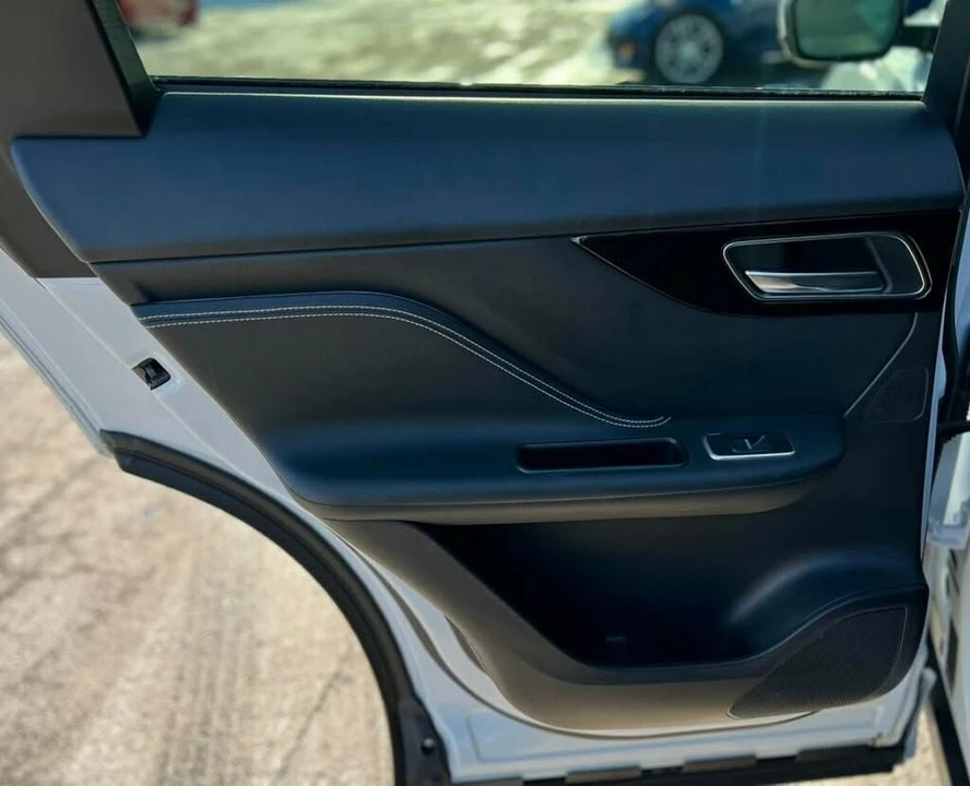 2017 Jaguar F-Pace - Image 18 of 20