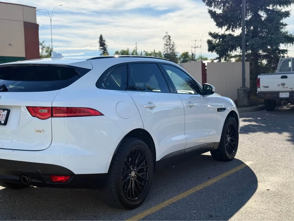2017 Jaguar F-Pace - Image 7 of 10