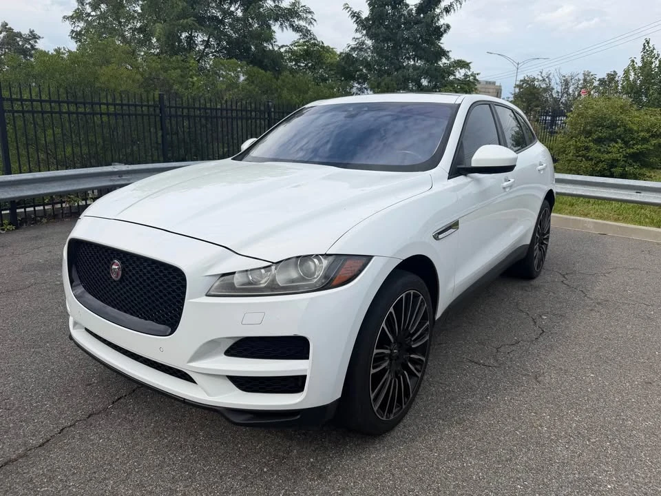2017 Jaguar F-Pace - Image 3 of 17