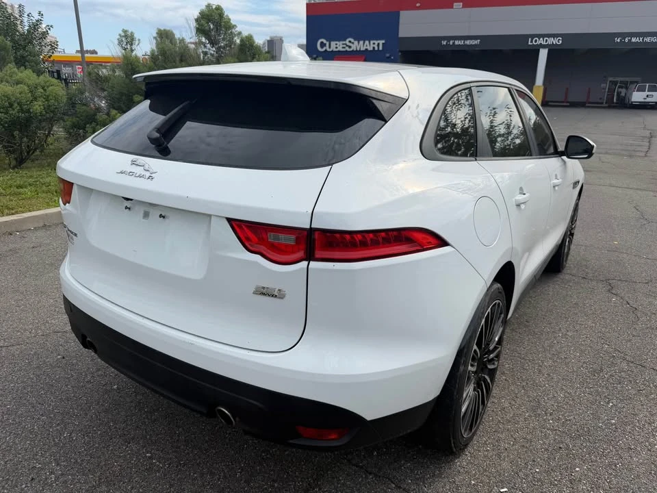 2017 Jaguar F-Pace - Image 10 of 17