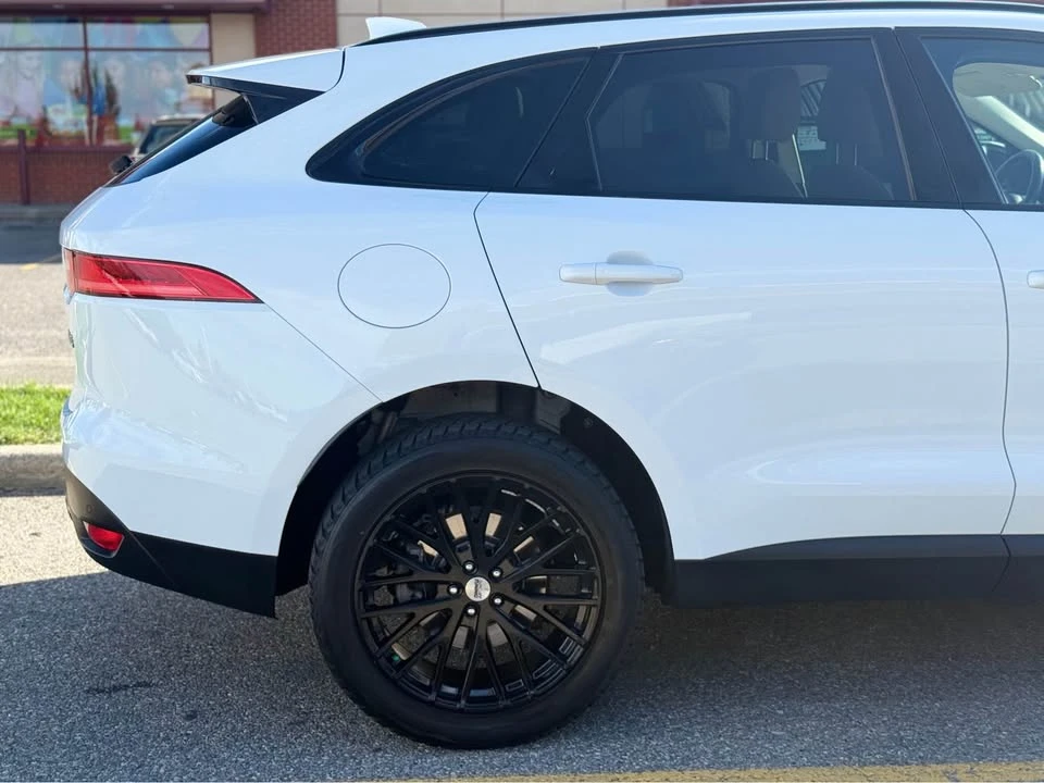 2017 Jaguar F-Pace - Image 6 of 10
