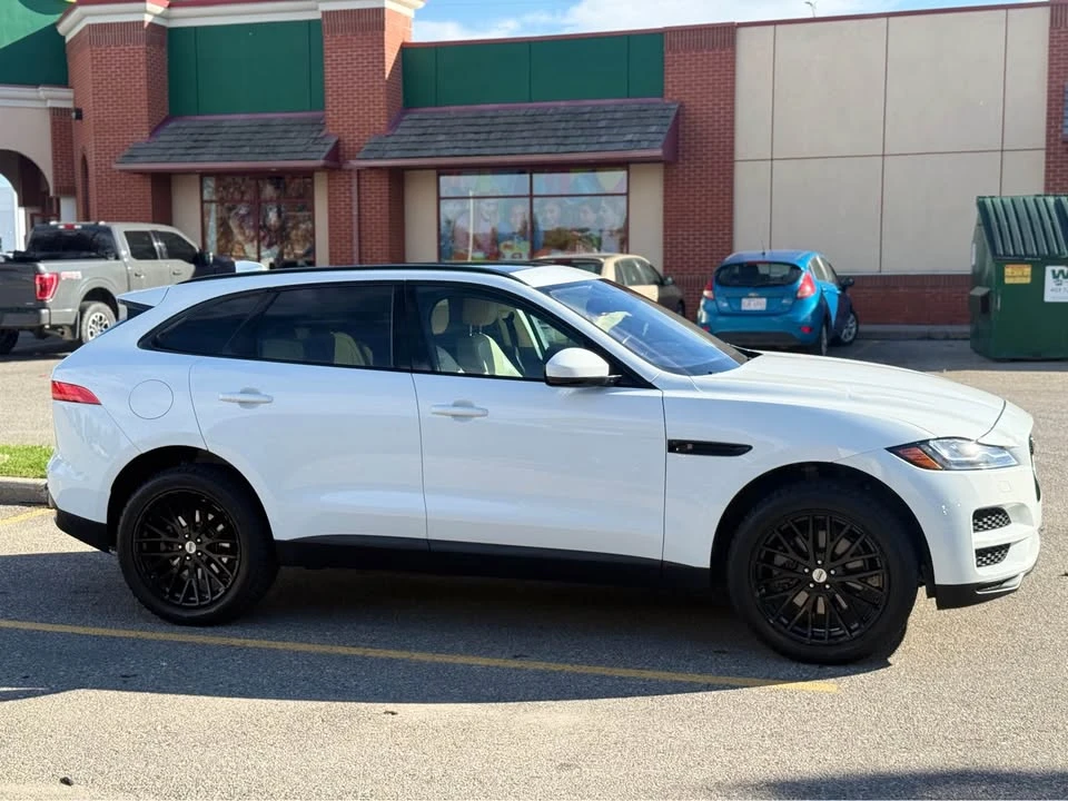 2017 Jaguar F-Pace - Image 4 of 10