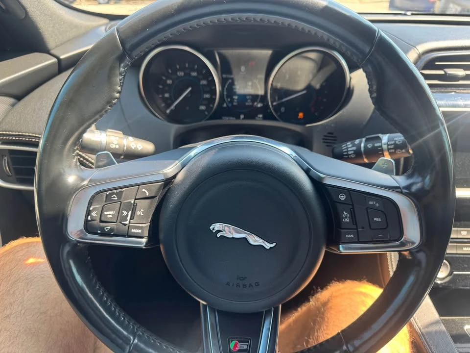 2017 Jaguar F-Pace - Image 10 of 12