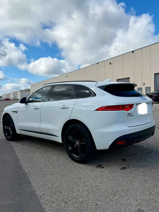 2017 Jaguar F-Pace - Image 7 of 14