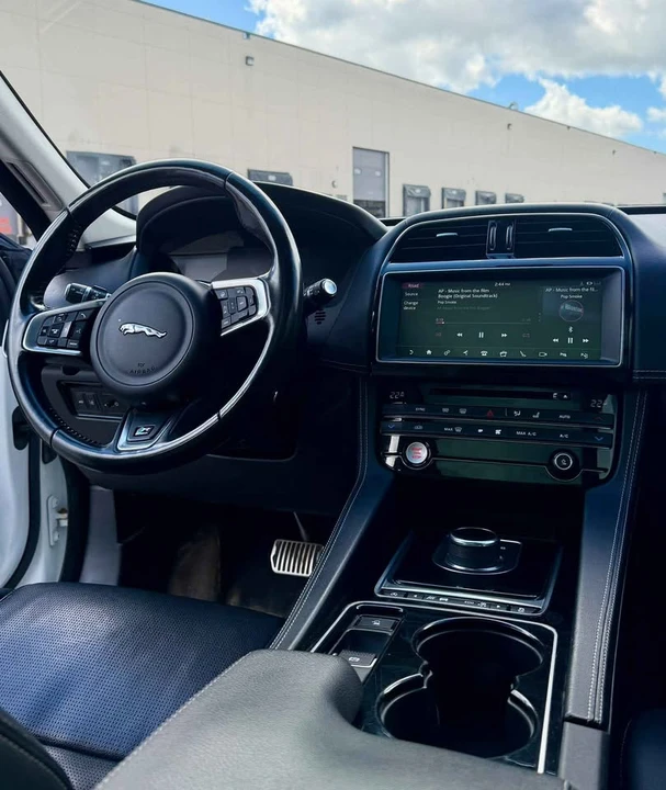 2017 Jaguar F-Pace - Image 8 of 14