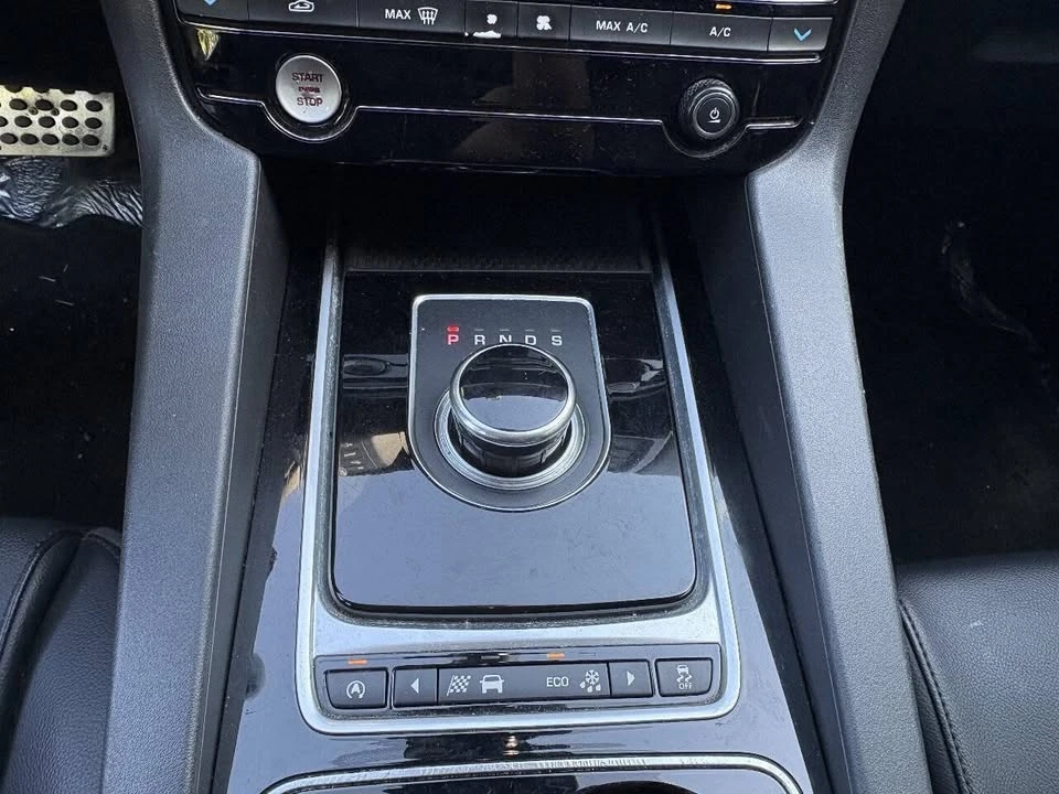 2017 Jaguar F-Pace - Image 18 of 20