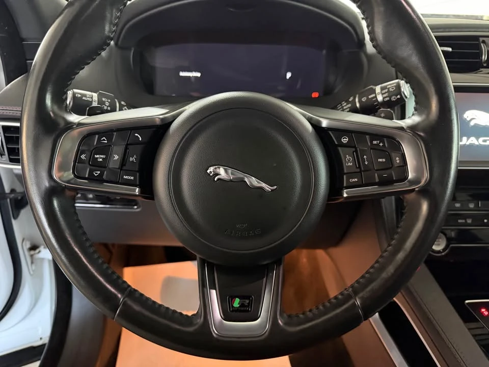 2017 Jaguar F-Pace - Image 18 of 20