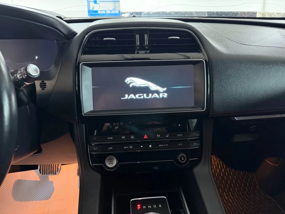 2017 Jaguar F-Pace - Image 19 of 20