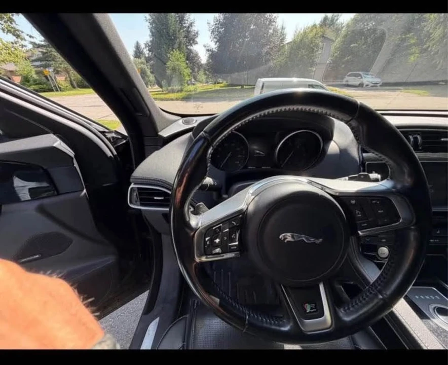 2017 Jaguar F-Pace - Image 5 of 7