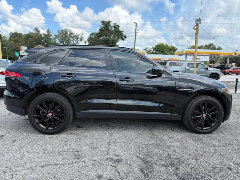 2017 Jaguar F-Pace - Image 8 of 20