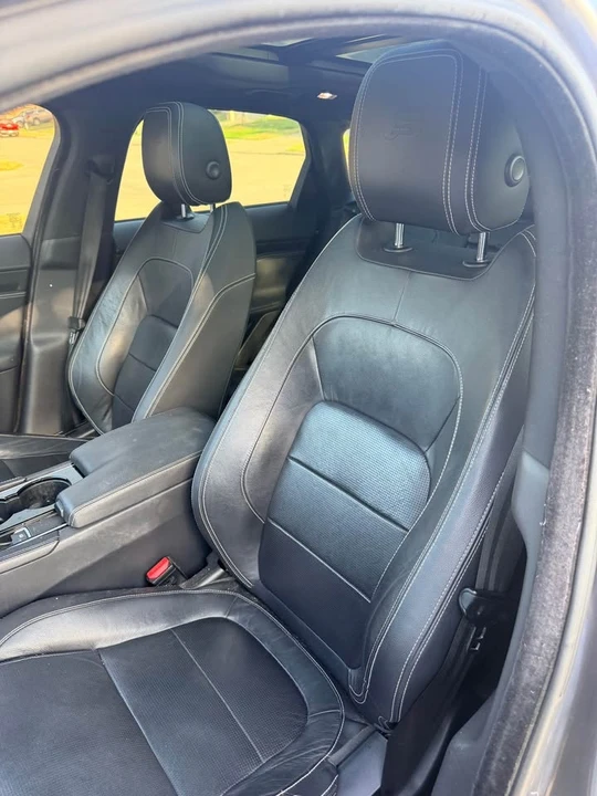 2017 Jaguar F-Pace - Image 6 of 10