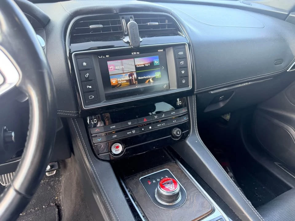 2017 Jaguar F-Pace - Image 5 of 10