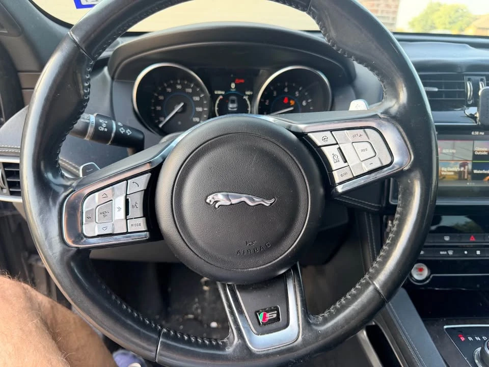 2017 Jaguar F-Pace - Image 4 of 10