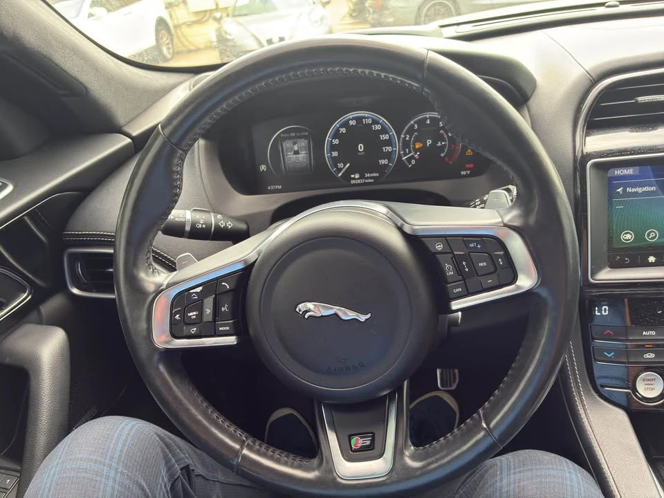 2017 Jaguar F-Pace - Image 9 of 18