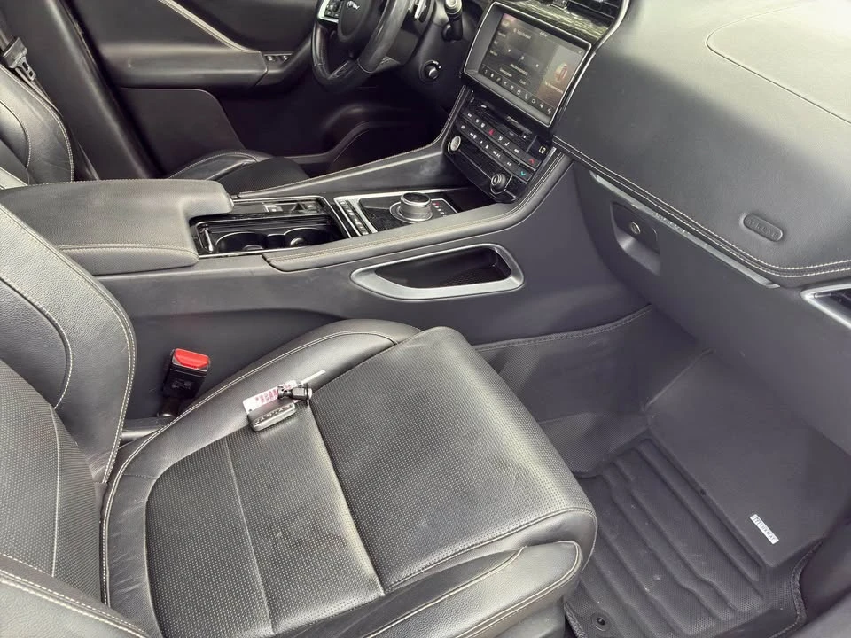 2017 Jaguar F-Pace - Image 14 of 18