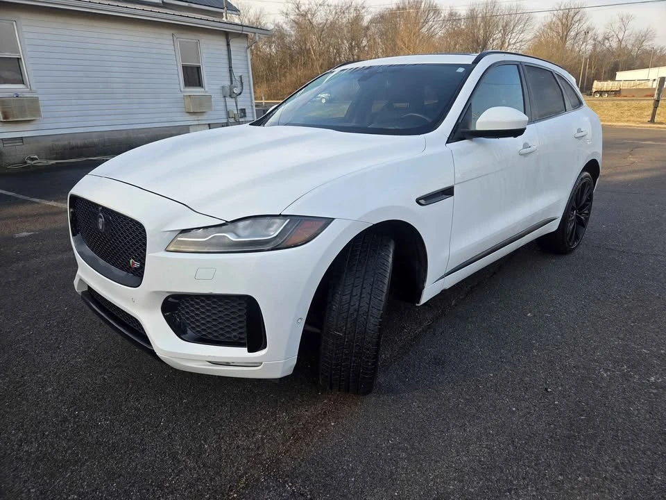 2017 Jaguar F-Pace - Image 2 of 10