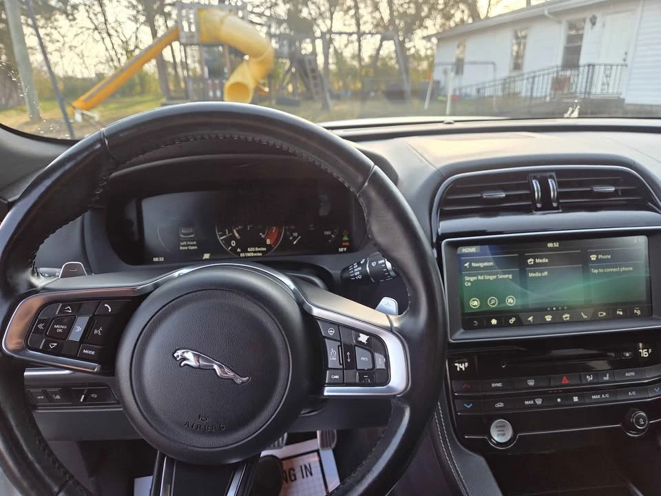 2017 Jaguar F-Pace - Image 9 of 10
