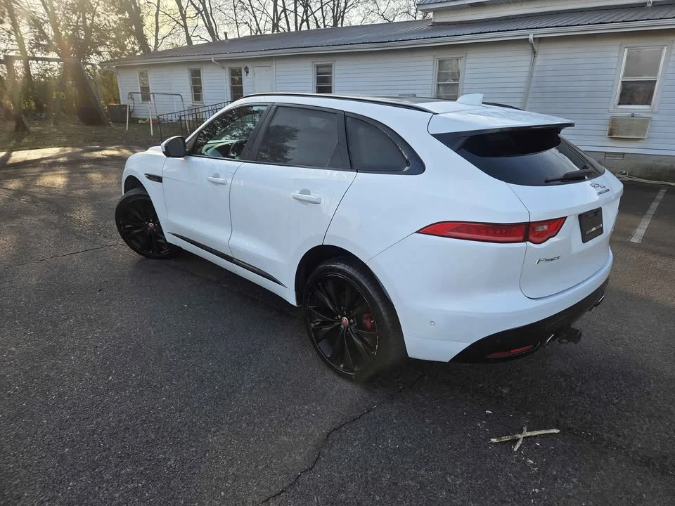 2017 Jaguar F-Pace - Image 4 of 10