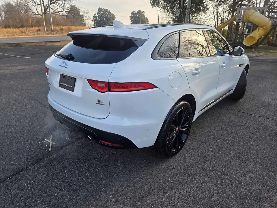 2017 Jaguar F-Pace - Image 5 of 10