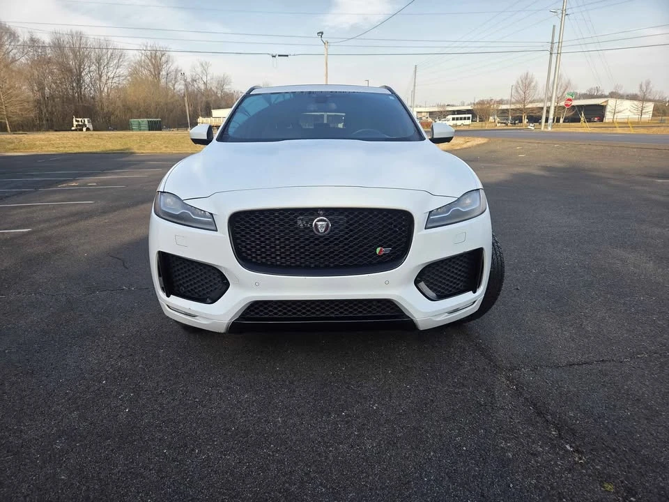2017 Jaguar F-Pace - Image 3 of 10