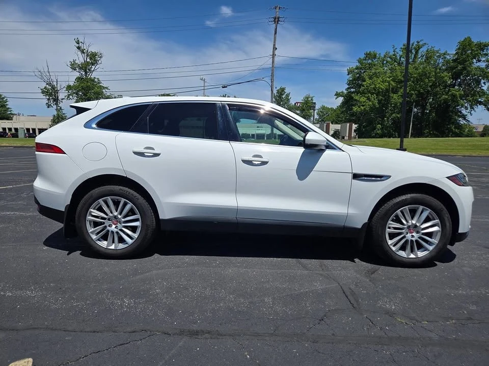 2017 Jaguar F-Pace - Image 5 of 19