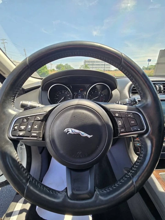 2017 Jaguar F-Pace - Image 14 of 19