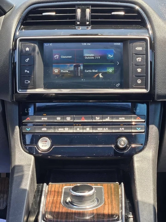 2017 Jaguar F-Pace - Image 16 of 19