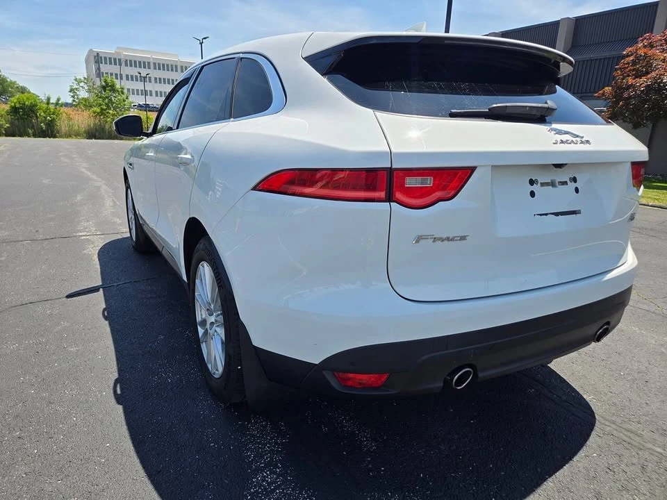 2017 Jaguar F-Pace - Image 3 of 19
