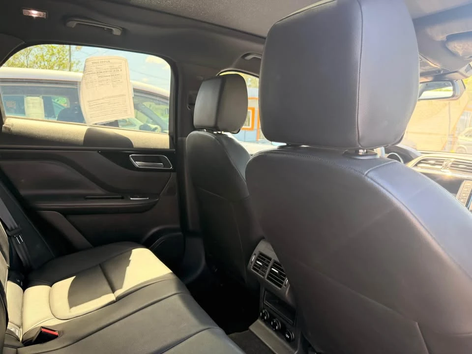 2017 Jaguar F-Pace - Image 9 of 10