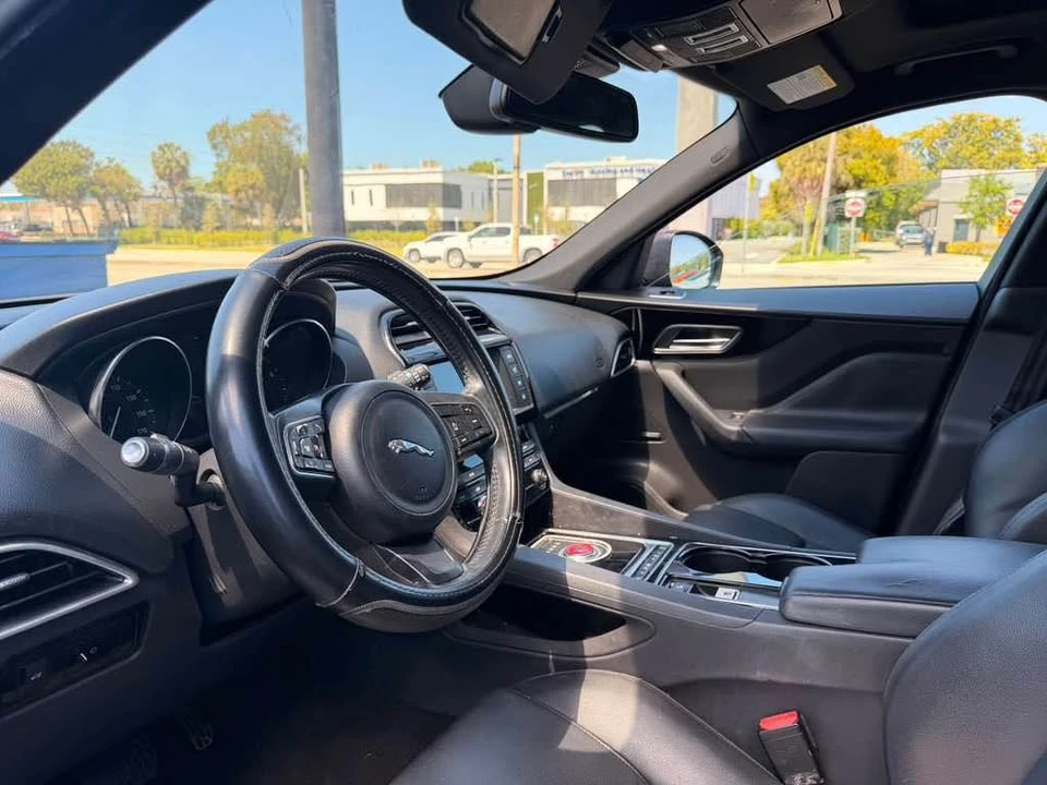 2017 Jaguar F-Pace - Image 7 of 10