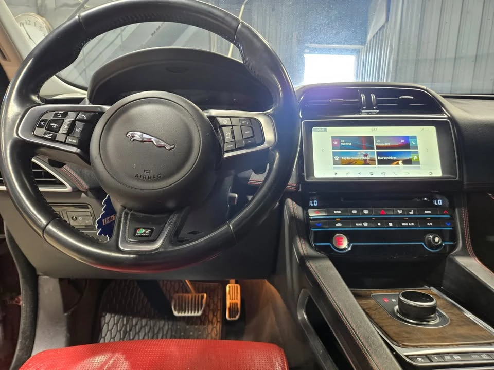 2017 Jaguar F-Pace - Image 13 of 17