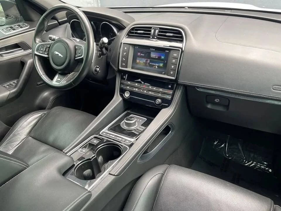 2017 Jaguar F-Pace - Image 11 of 18