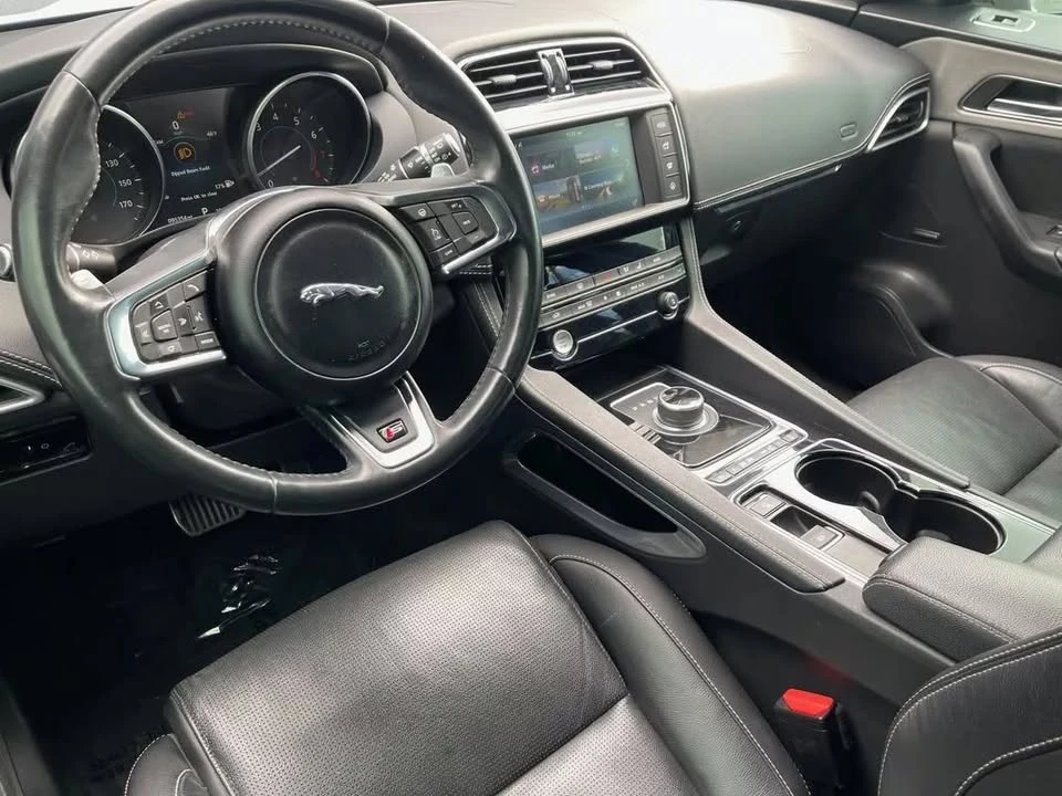 2017 Jaguar F-Pace - Image 9 of 18