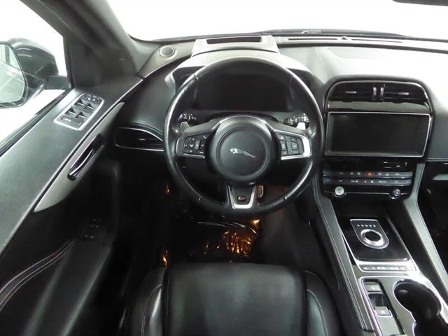 2017 Jaguar F-Pace - Image 9 of 20
