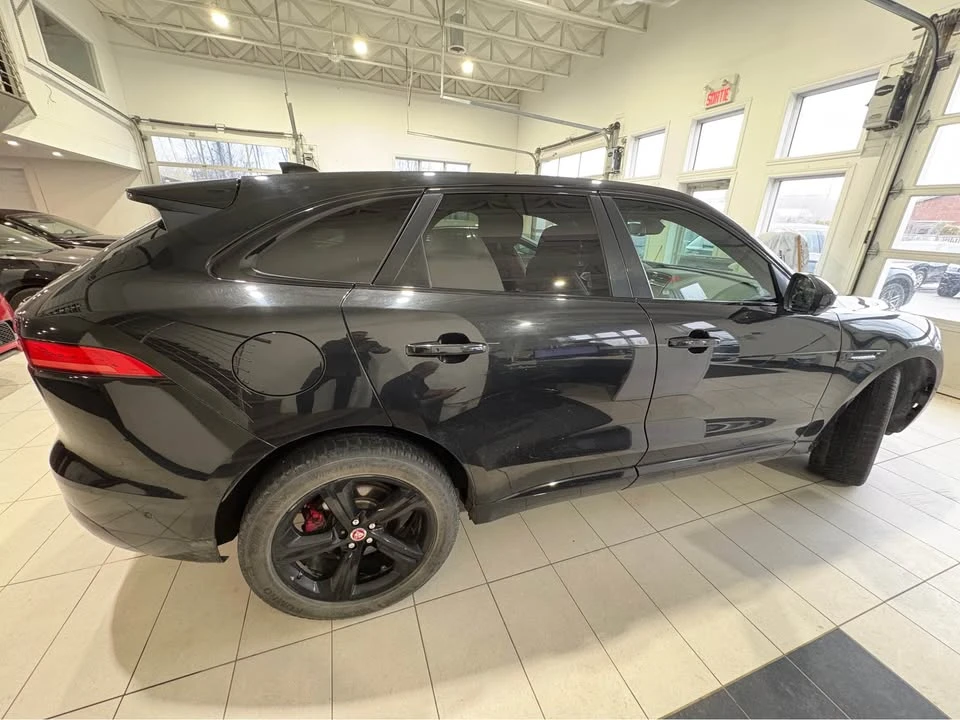 2017 Jaguar F-Pace - Image 2 of 17