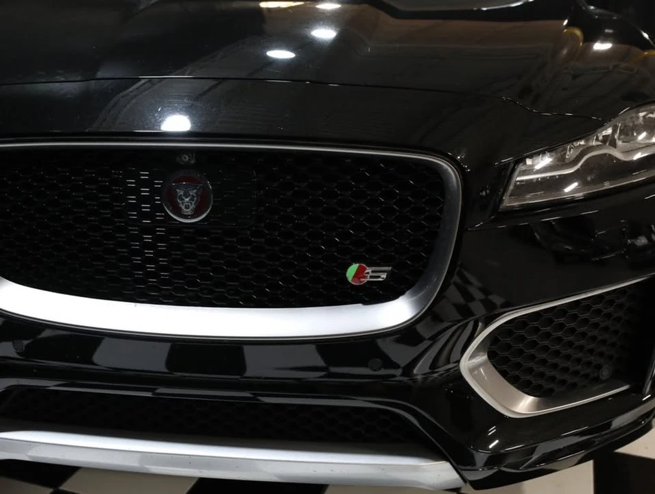 2017 Jaguar F-Pace - Image 9 of 20