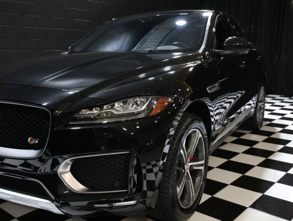 2017 Jaguar F-Pace - Image 7 of 20