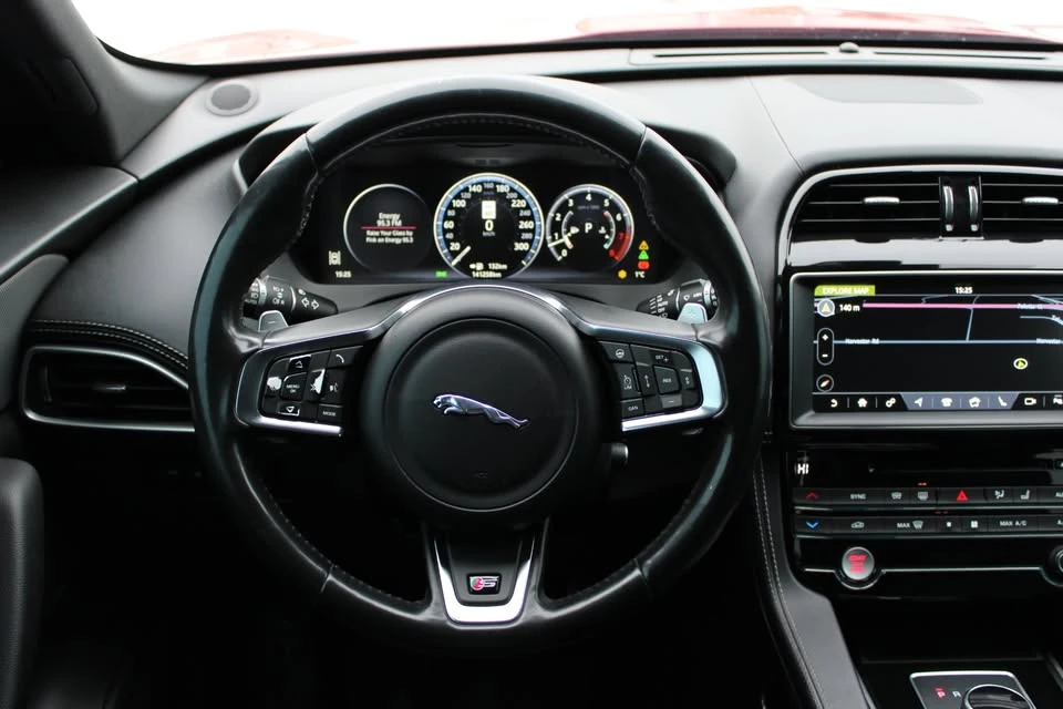 2017 Jaguar F-Pace - Image 11 of 20